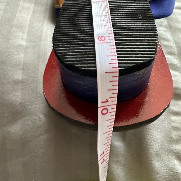 NEW Gold Blue Sandals Cushioned Flip Flops Statement Thumb Strap Size 9 Flats - Picture 12 of 12